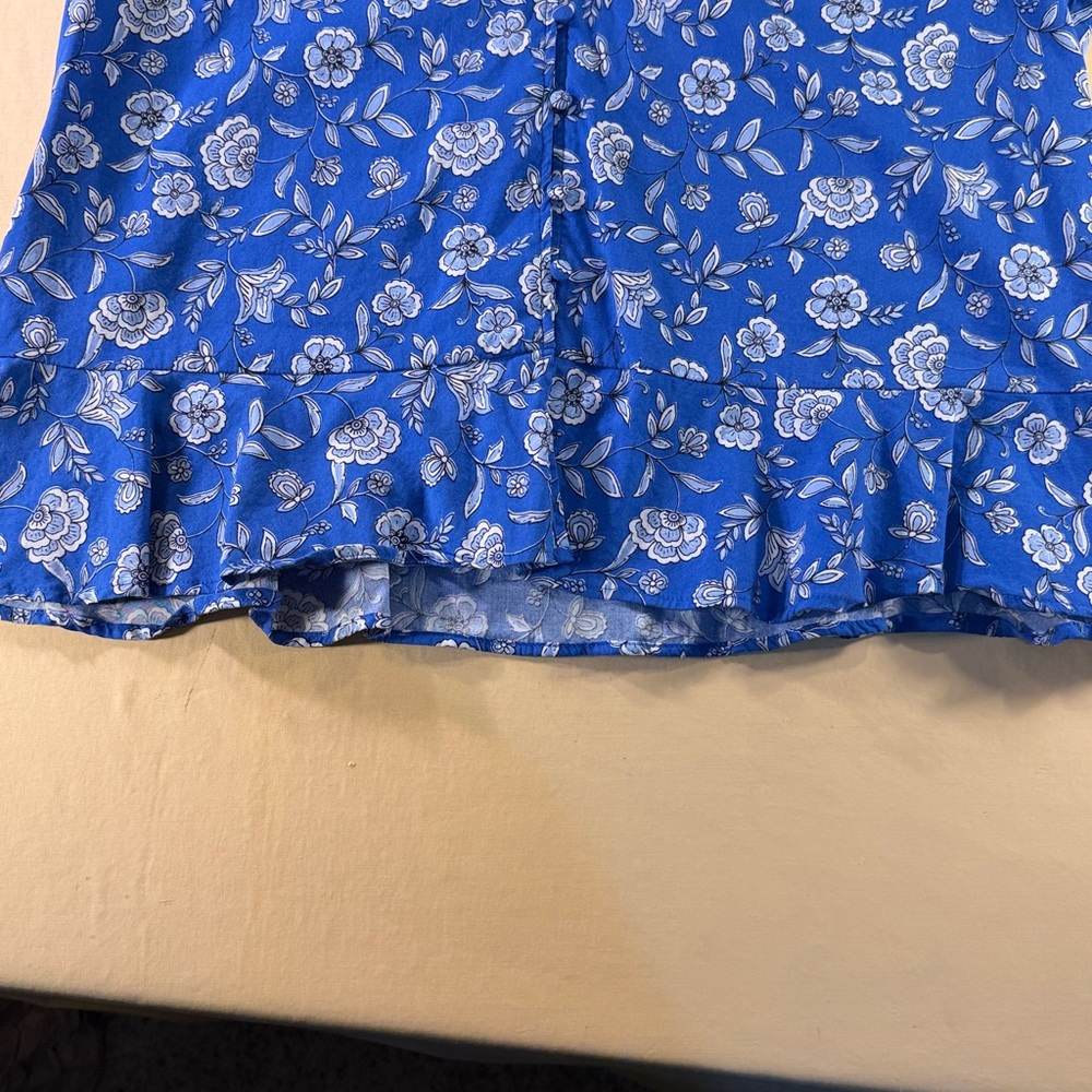 Loft women’s blouse size, large V-neck with ruffles button down front - Picture 4 of 9
